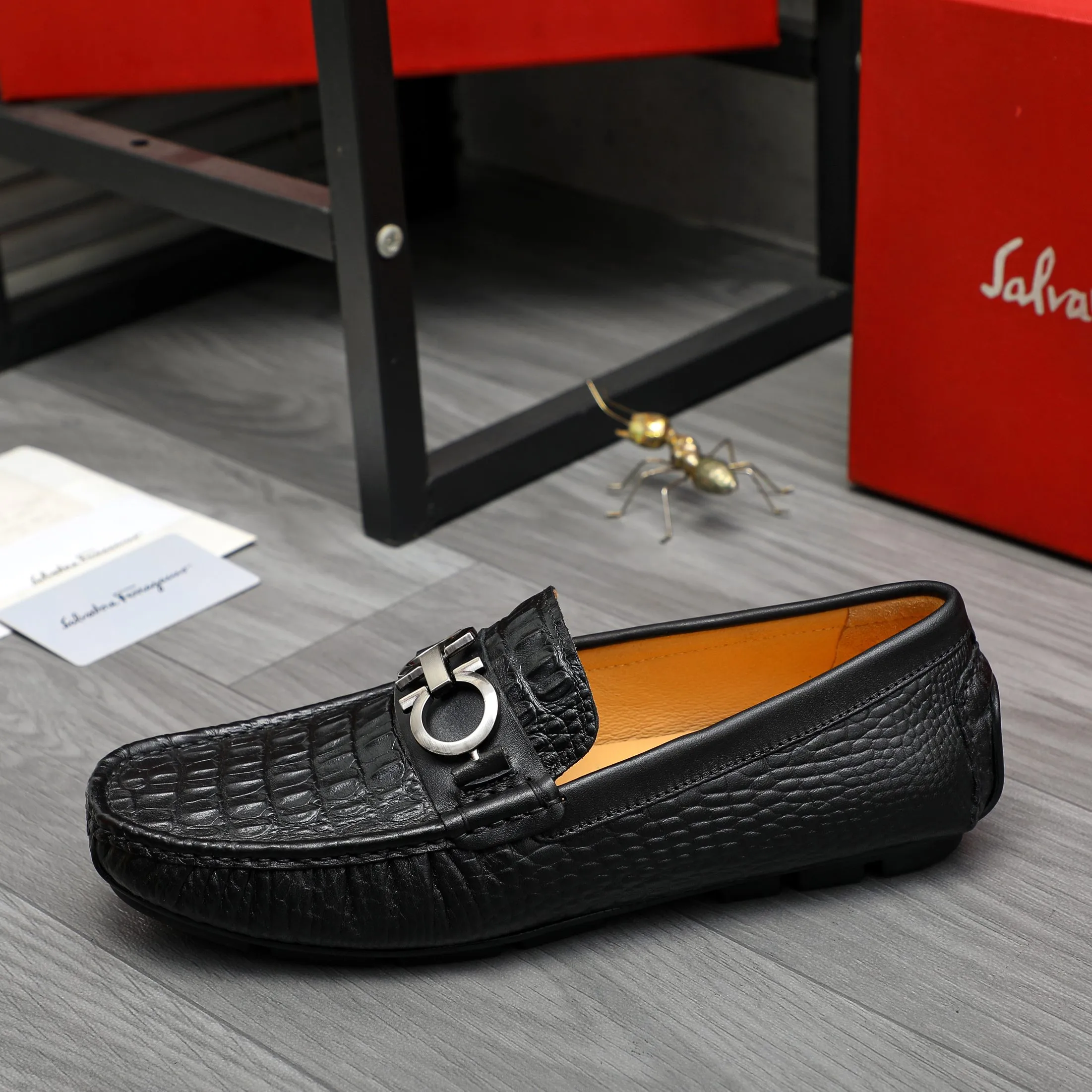 Men's shoes 💰p380 Product trademark: Ferragamo " Ferragamo ] Casual slip-on men's shoes Regular size: 38-45 Product materials: Selected crocodile pattern cowhide upper, pigskin lining, rubber outsole